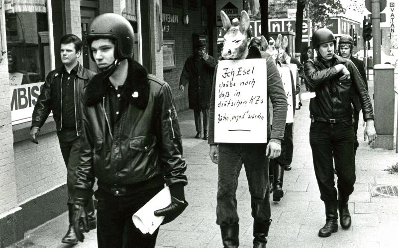 Die "Eselsmasken-Aktion" am 20.05.1978 in Hamburg (Foto: Alwin Meyer). 
